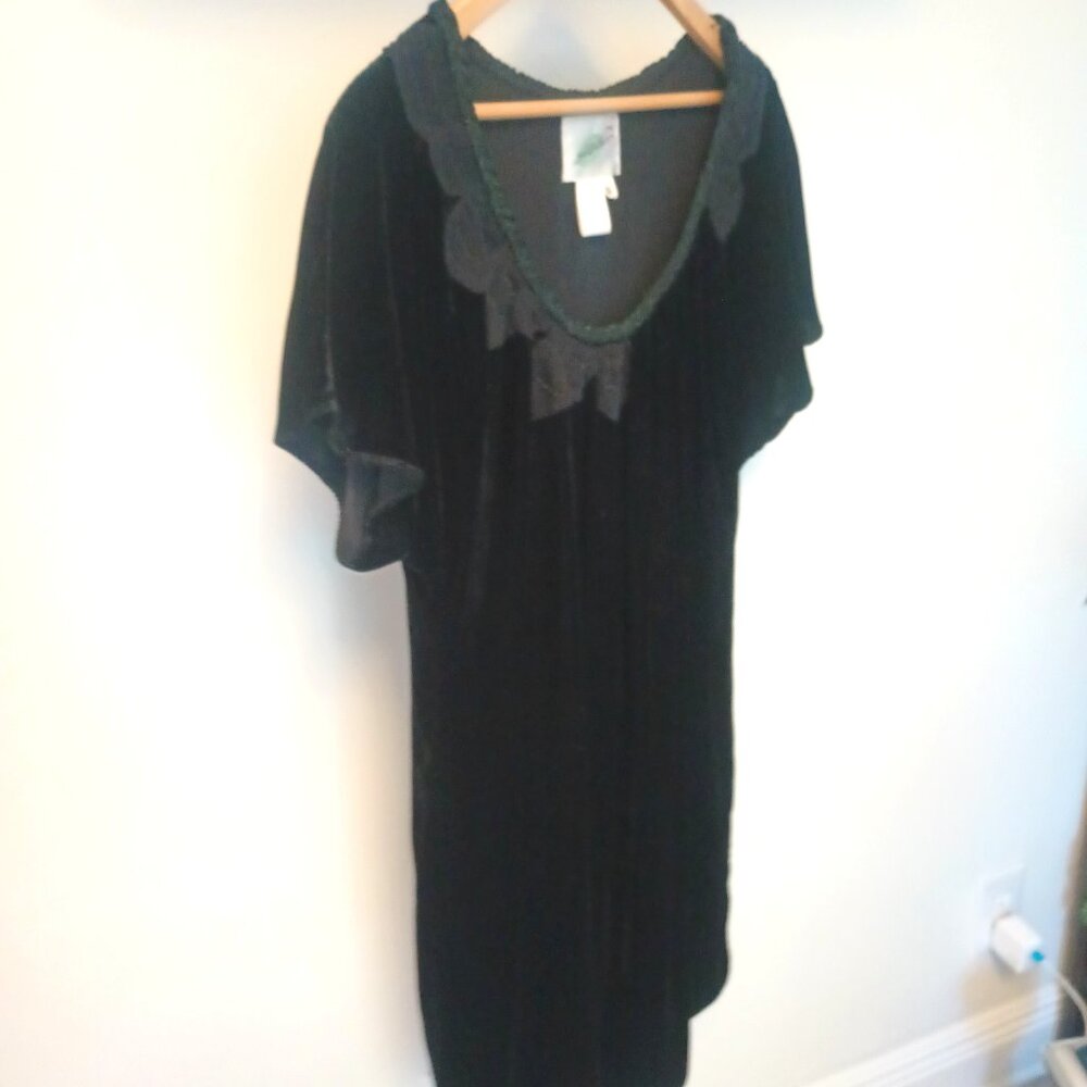 Women's Medium Vintage Velvet Dress with Silk Neckine Flowy soft sleeves